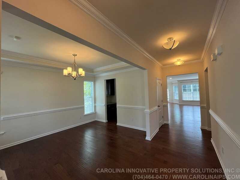 385 Hawks Creek Pkwy - Photo 3 of 49