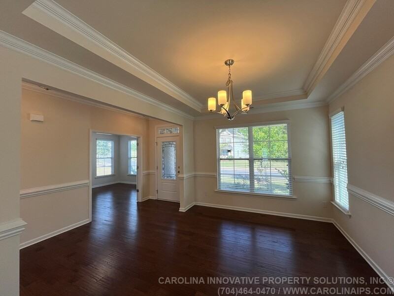 385 Hawks Creek Pkwy - Photo 4 of 49