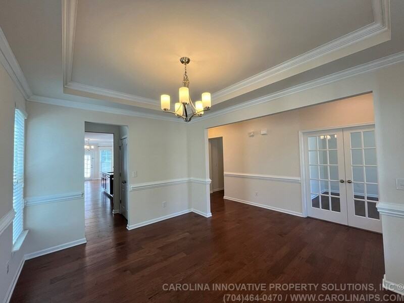 385 Hawks Creek Pkwy - Photo 5 of 49