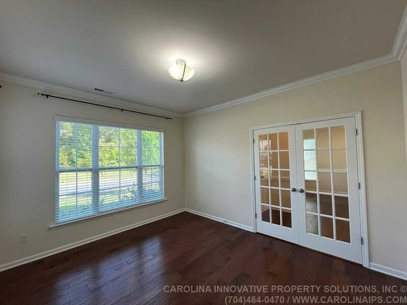 385 Hawks Creek Pkwy - Photo 7 of 49