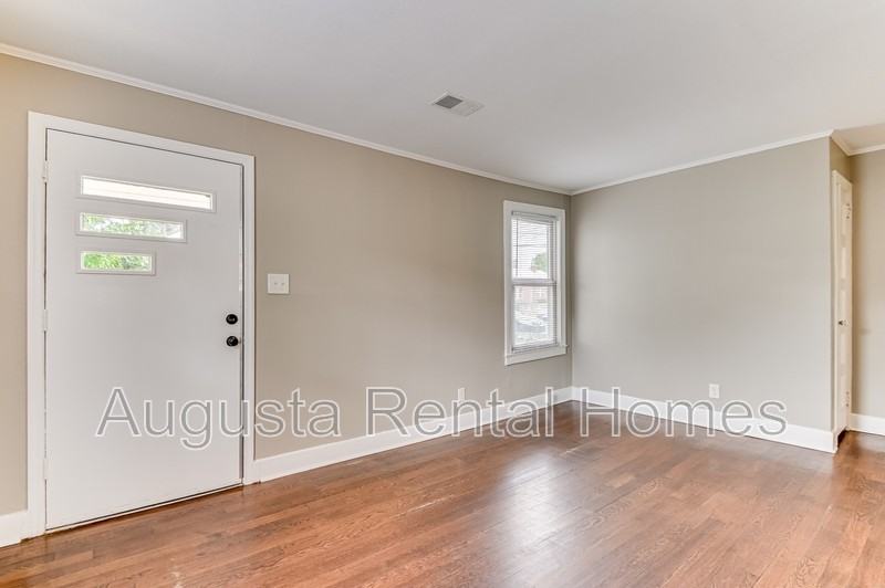 1815 Mcdowell St - Photo 5 of 28