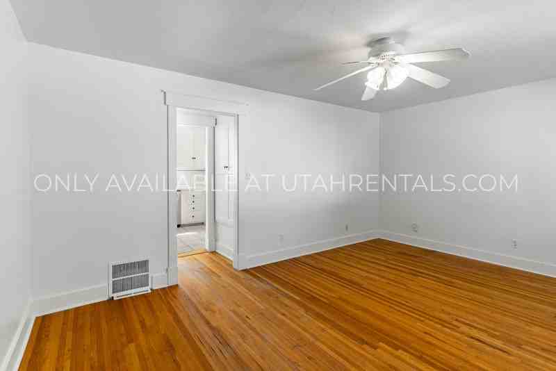 1278 E St - Photo 5 of 28