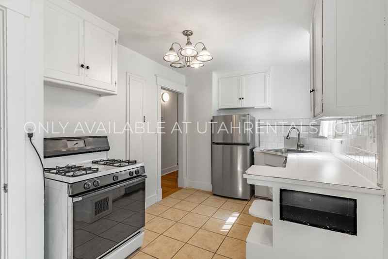 1278 E St - Photo 2 of 28