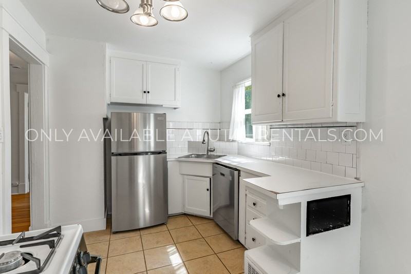 1278 E St - Photo 4 of 28