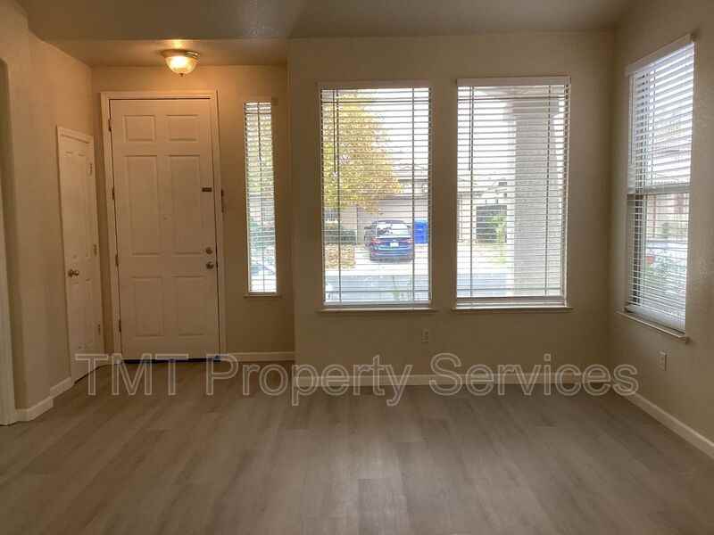 10012 Mosaic Way - Photo 3 of 23