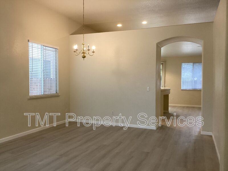 10012 Mosaic Way - Photo 4 of 23