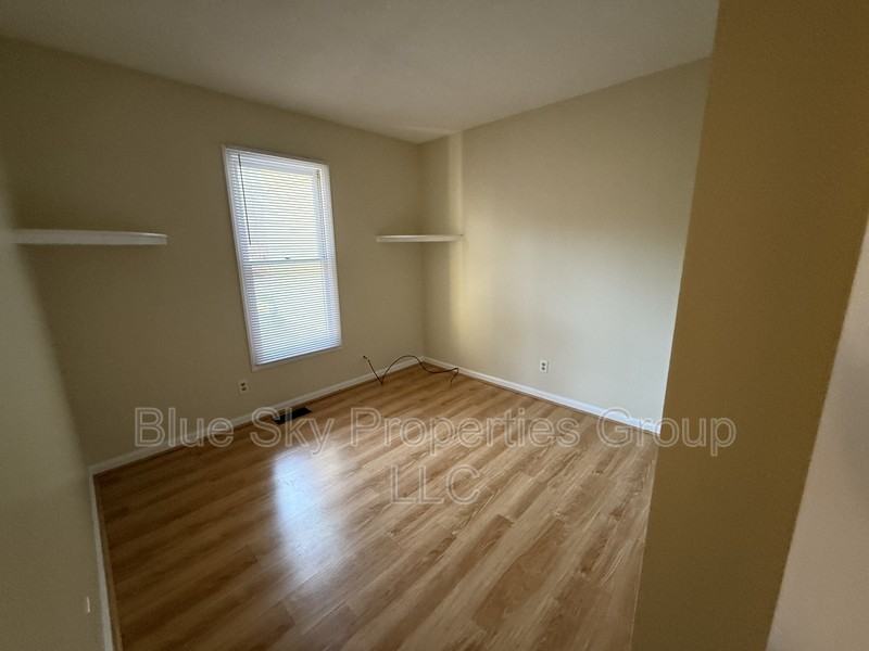 146 Hanks St #3 - Photo 6 of 11