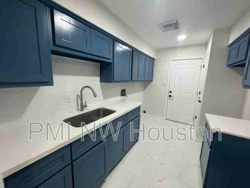 2685 Gessner Rd #601 - Photo 3 of 9