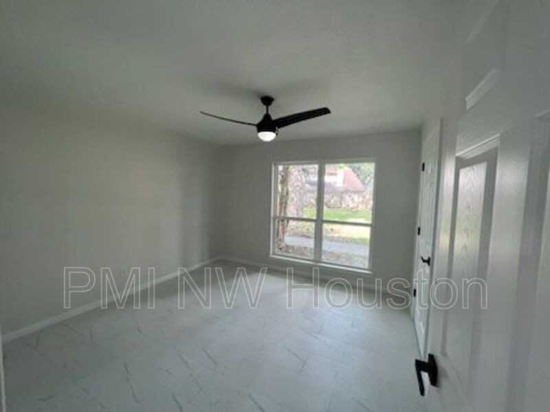 2685 Gessner Rd #601 - Photo 6 of 9
