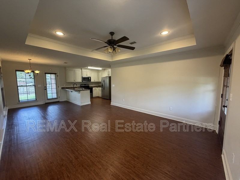 25 Hawthorne Dr - Photo 3 of 18