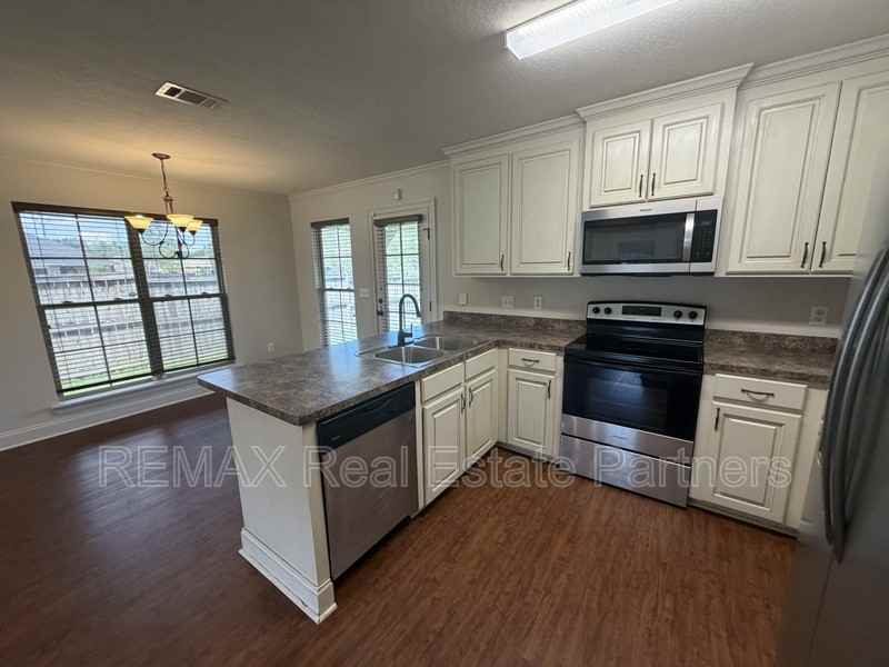25 Hawthorne Dr - Photo 6 of 18