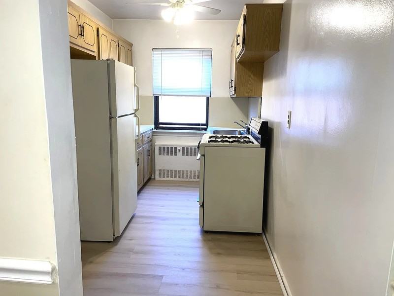 22 Lawrence Dr #D - Photo 4 of 7