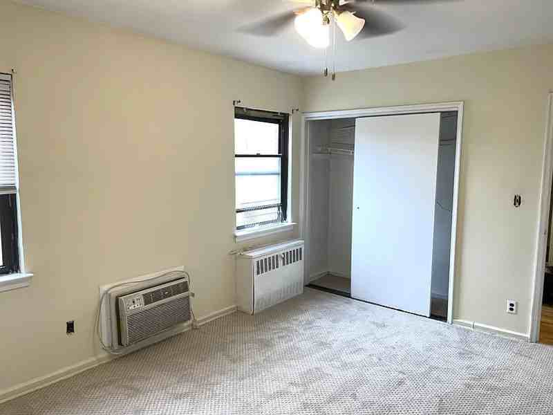 22 Lawrence Dr #D - Photo 5 of 7