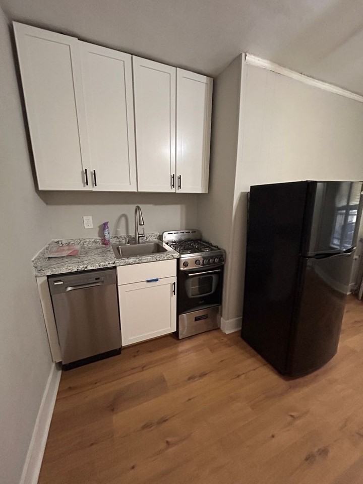 Lower East Side Milwaukee Studio and One bed Apartments - Photo 3 of 36