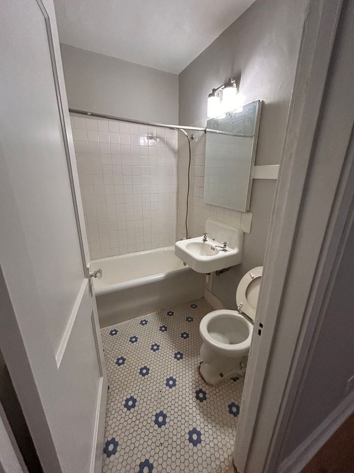 Lower East Side Milwaukee Studio and One bed Apartments - Photo 6 of 36