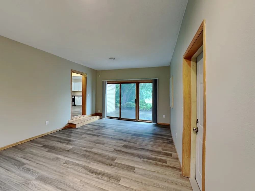 310 Zinnia Lane North - Photo 3 of 13