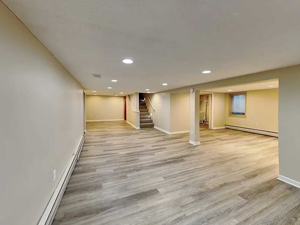 310 Zinnia Lane North - Photo 5 of 13