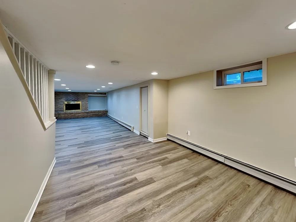 310 Zinnia Lane North - Photo 2 of 13