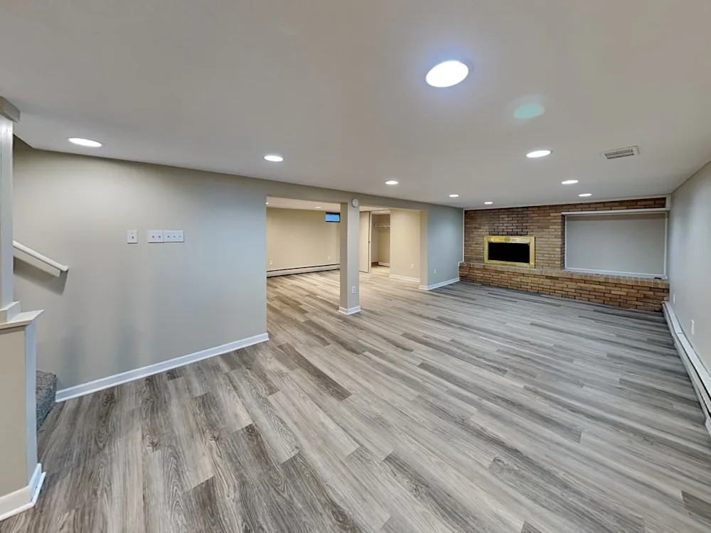 310 Zinnia Lane North - Photo 4 of 13