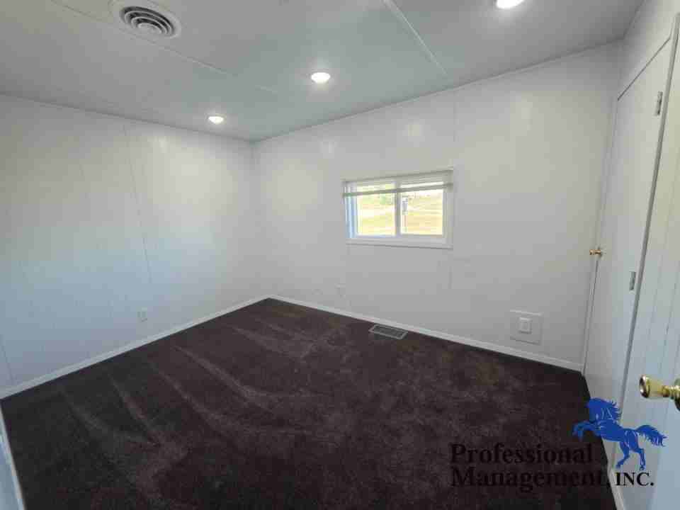 1638 Wagon Wheel Rd - Photo 5 of 9
