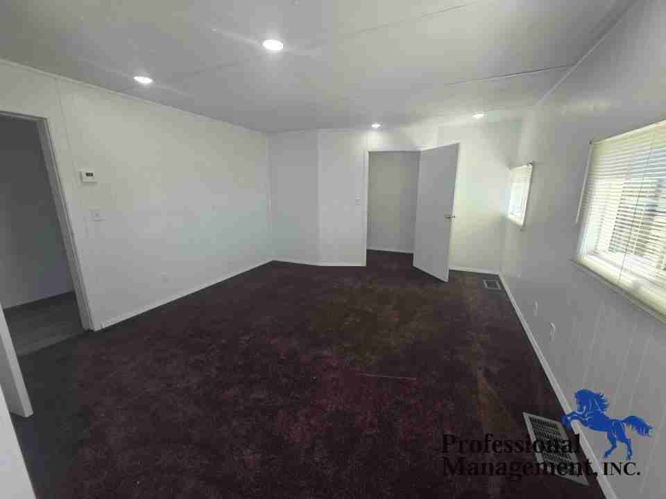 1638 Wagon Wheel Rd - Photo 6 of 9