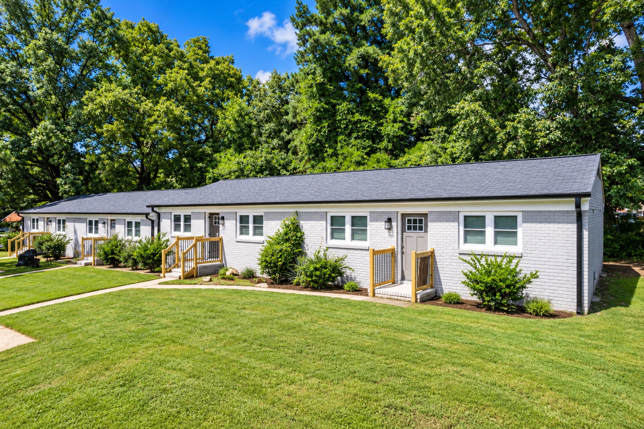 Longview Village | 1 & 2 Bedroom Apartments in Raleigh | ½ Off 2 Months - Photo 7 of 38