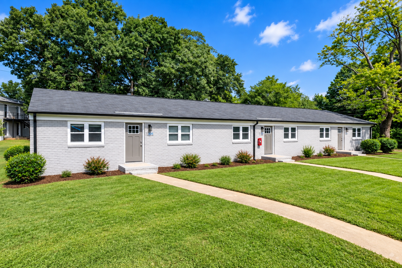 Longview Village | 1 & 2 Bedroom Apartments in Raleigh | ½ Off 2 Months - Photo 6 of 38