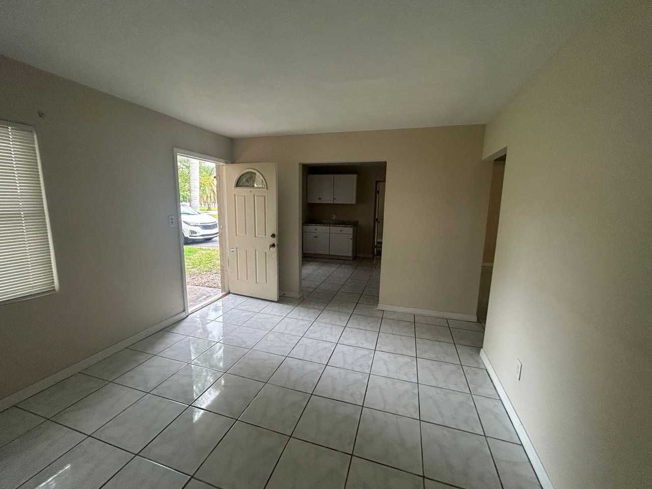 319 Montgomery Ave - Photo 2 of 17