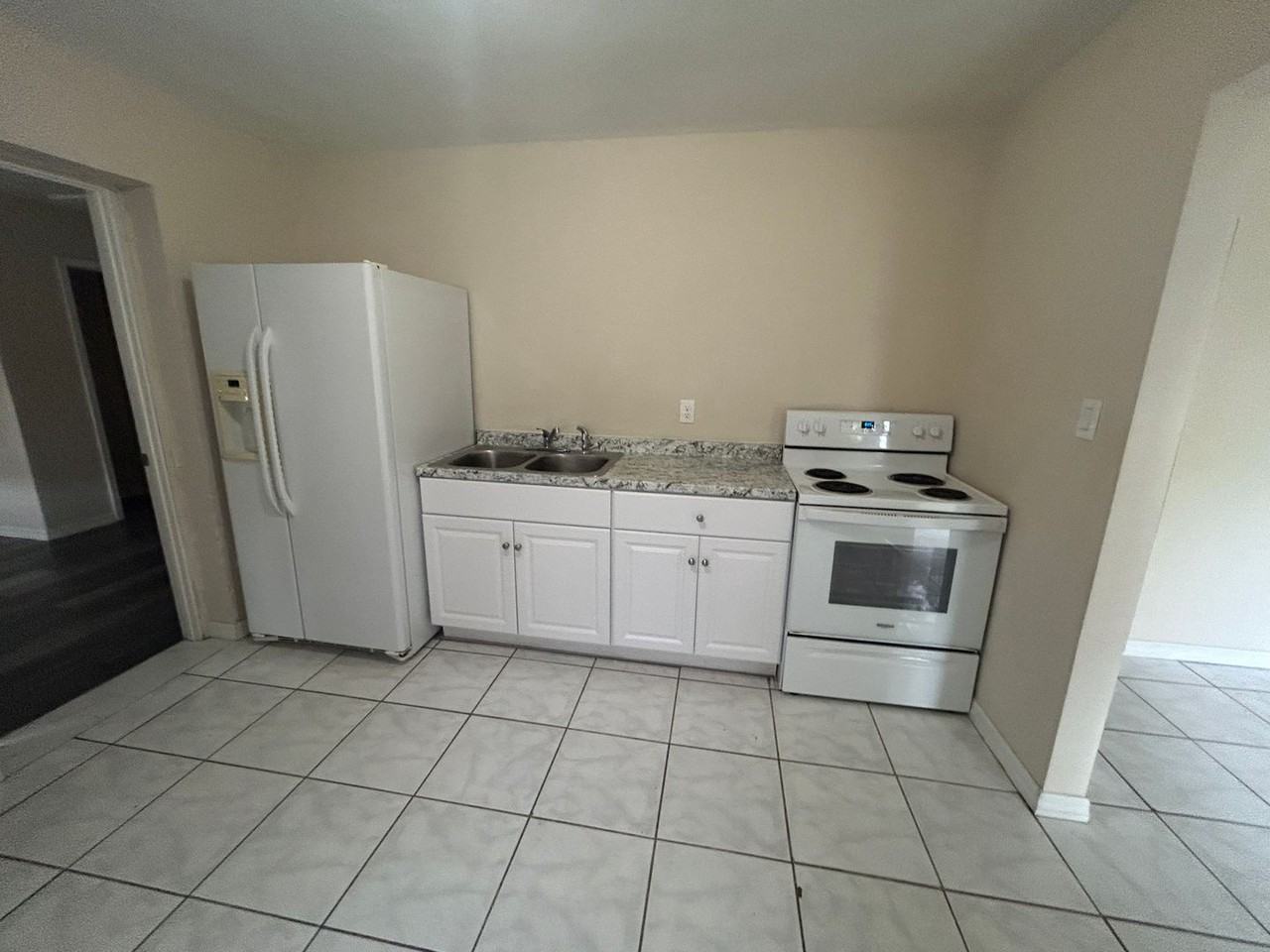 319 Montgomery Ave - Photo 4 of 17