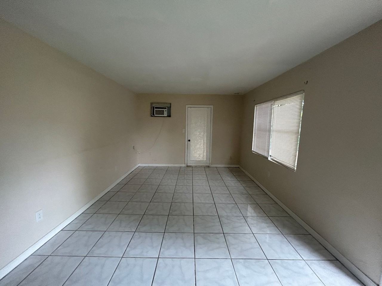 319 Montgomery Ave - Photo 7 of 17