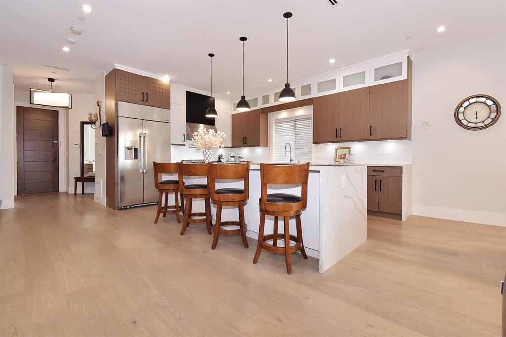 15448 Russell Avenue - Photo 2 of 25