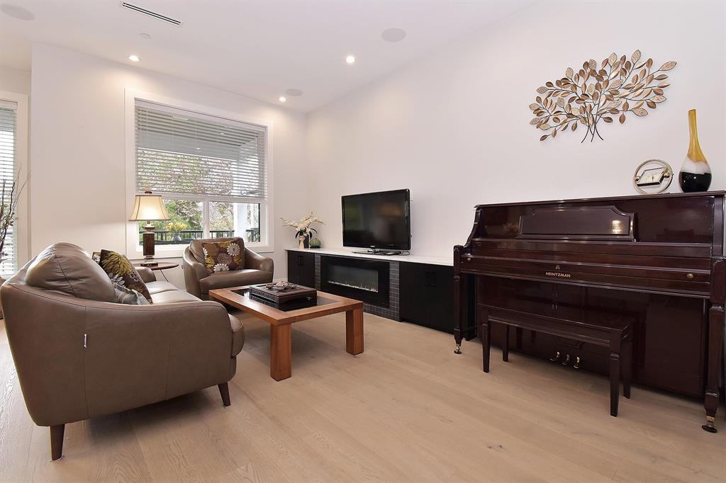 15448 Russell Avenue - Photo 5 of 25