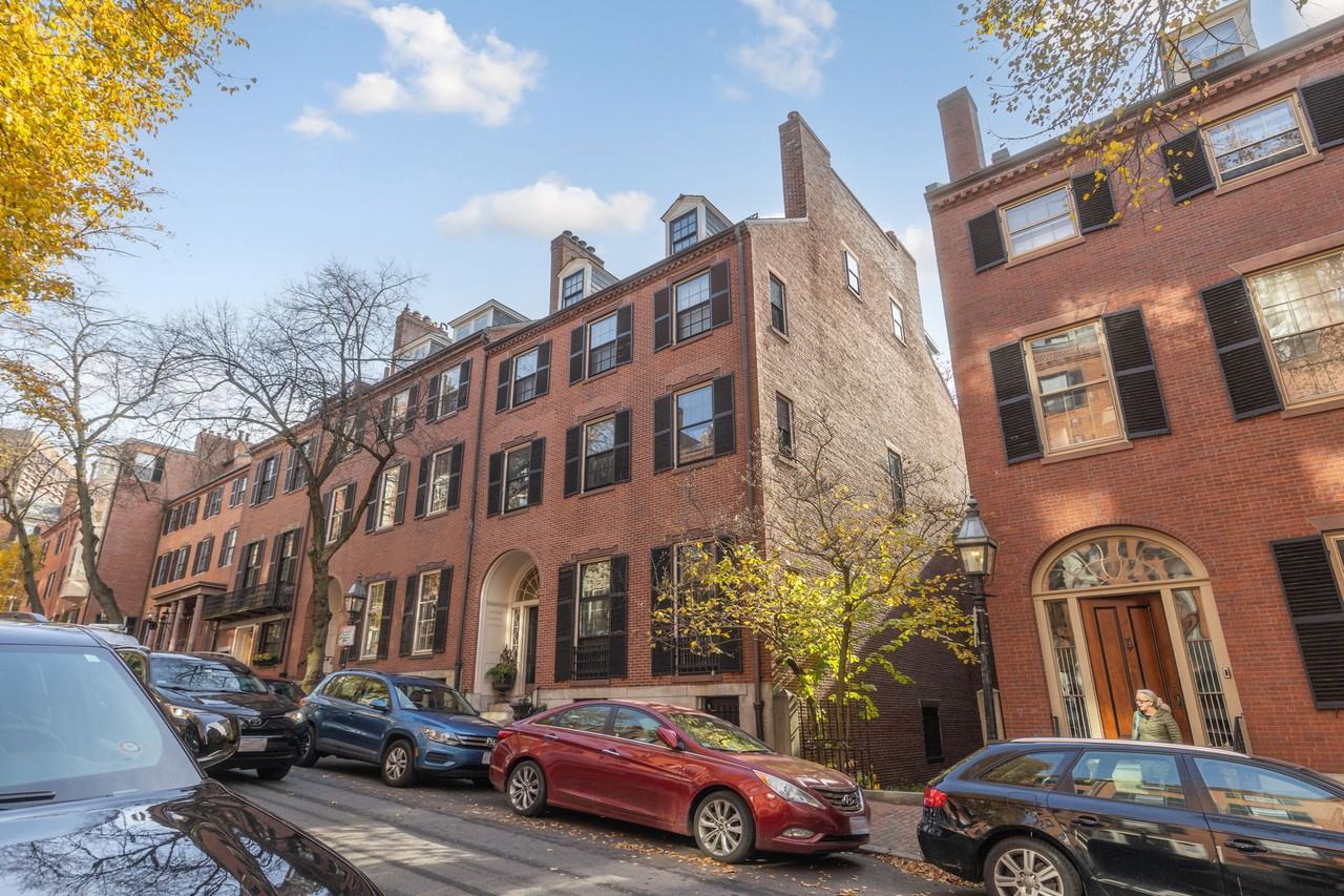14 Chestnut St #4 - Photo 4 of 12
