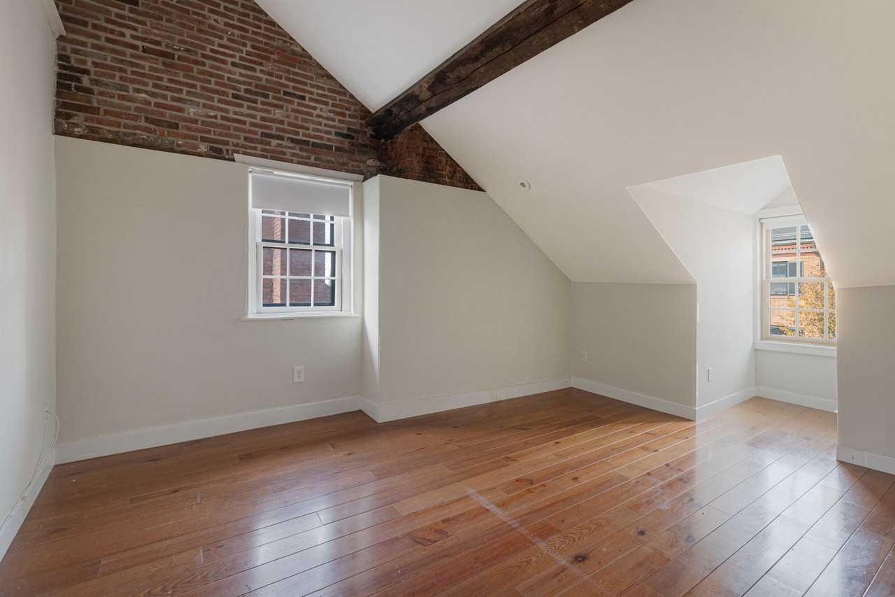 14 Chestnut St #4 - Photo 5 of 12