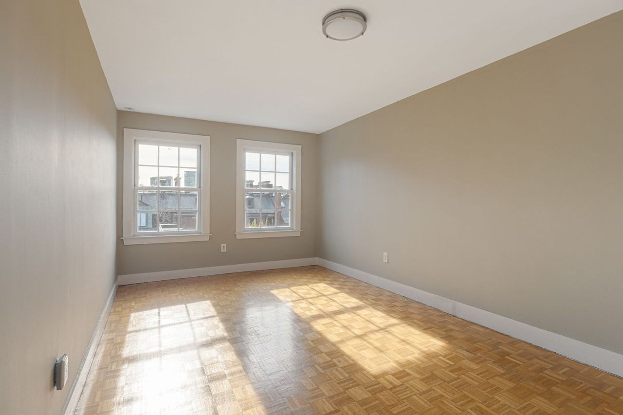 14 Chestnut St #4 - Photo 6 of 12