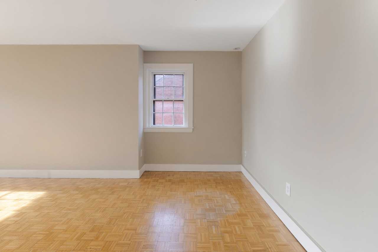 14 Chestnut St #4 - Photo 7 of 12