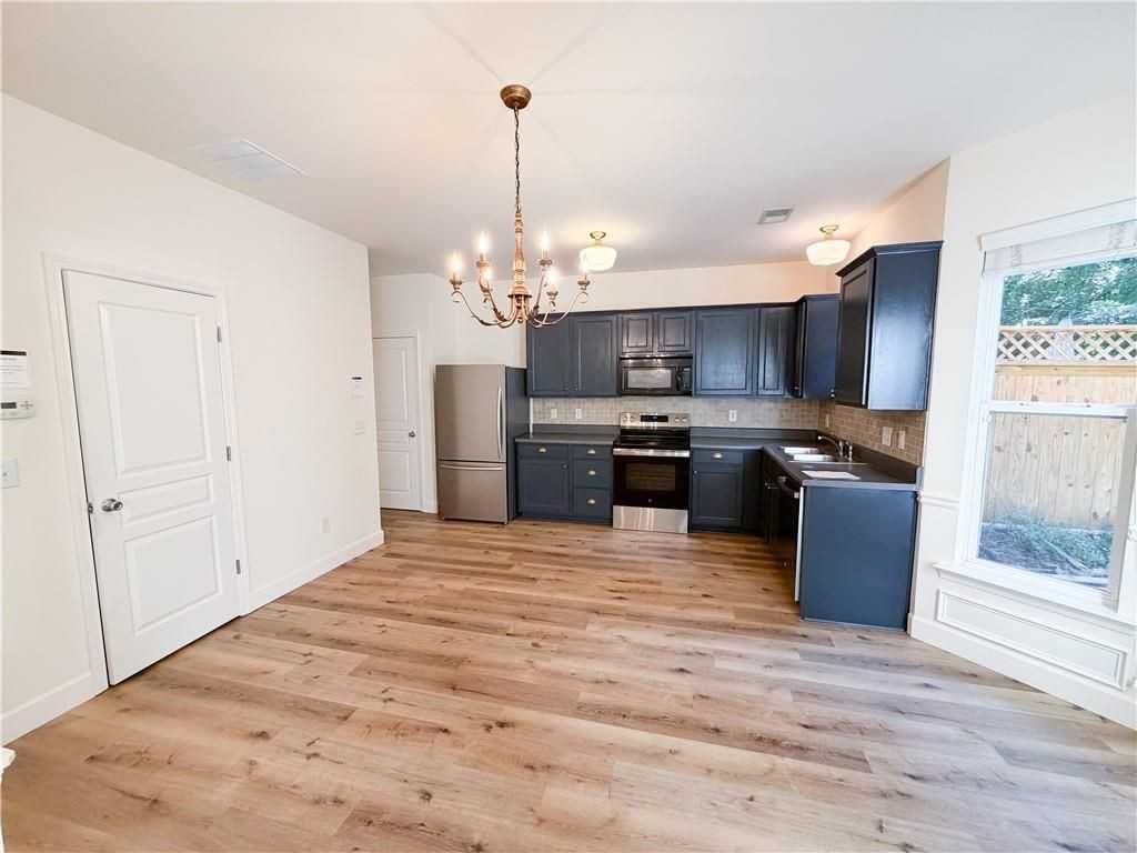 216 Parc View Ln - Photo 5 of 17