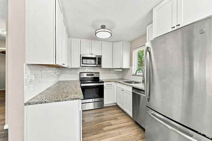 1720 Ne 8th Ave - Photo 4 of 8