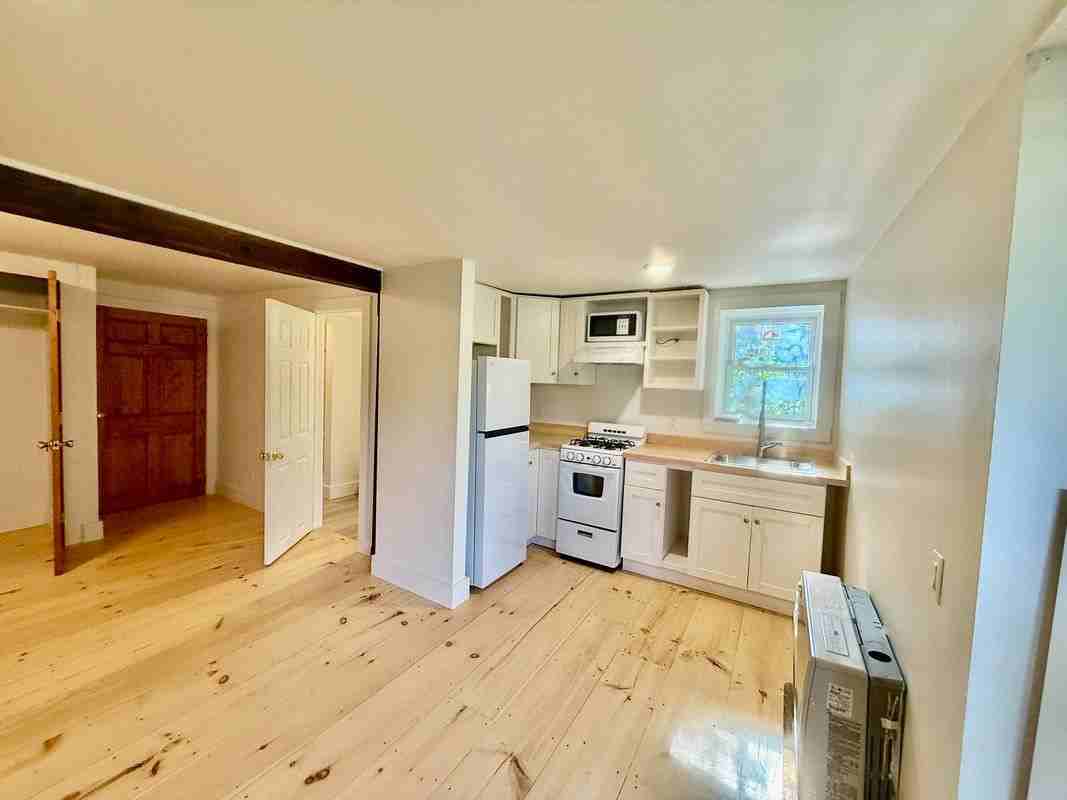473 Maple St - Photo 2 of 9