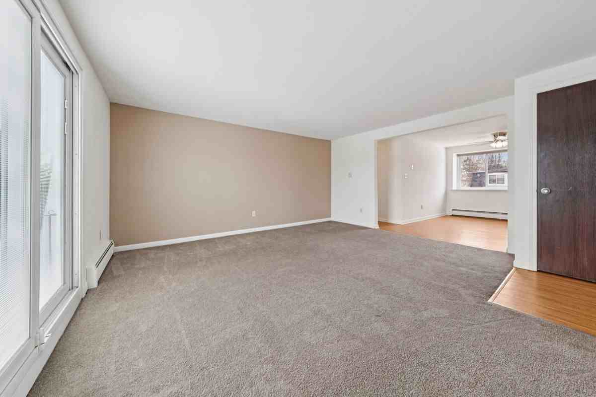 18 Losson Garden Dr ##02 - Photo 3 of 15