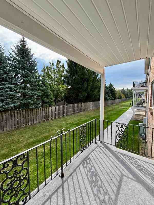18 Losson Garden Dr ##02 - Photo 4 of 15
