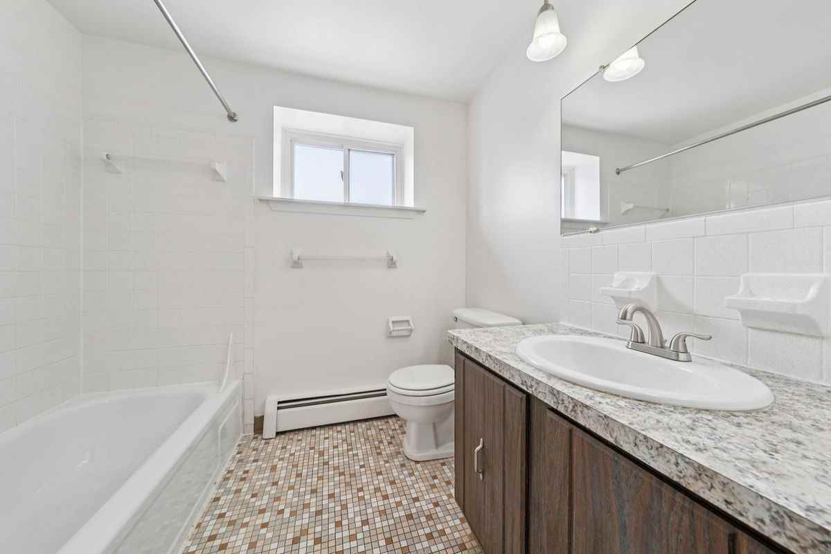 18 Losson Garden Dr ##02 - Photo 7 of 15