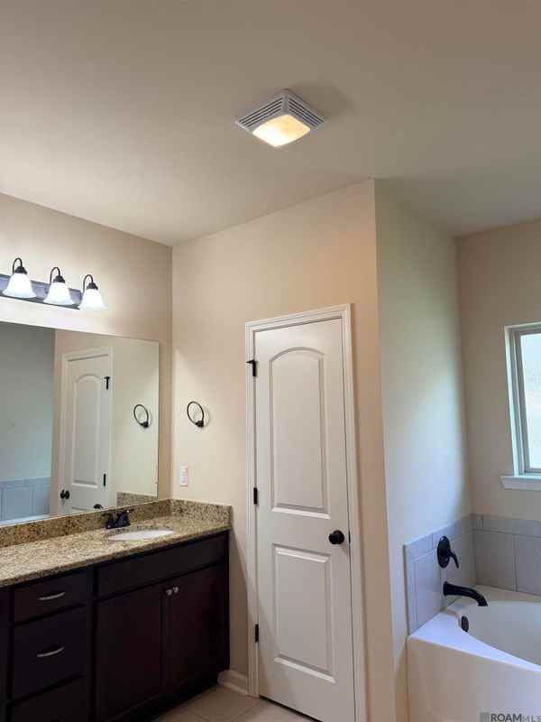 16211 White Rose Dr - Photo 4 of 8