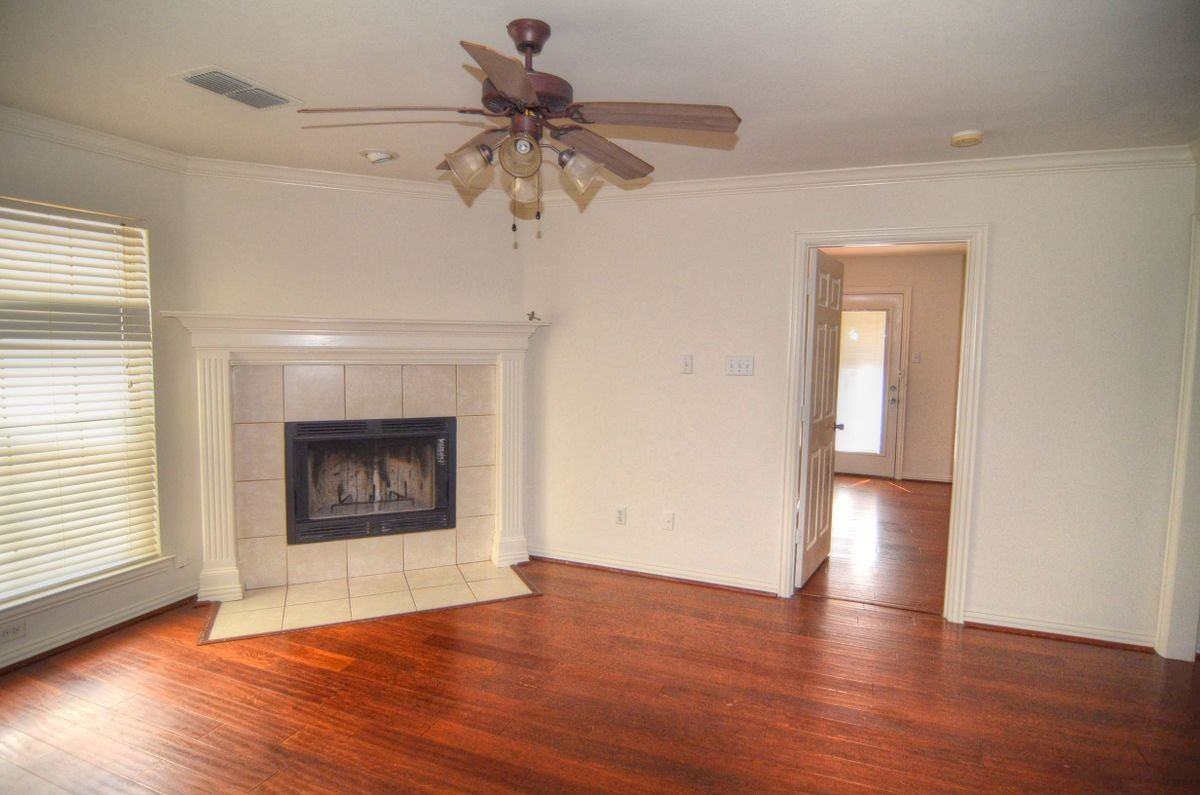 1722 Scenic Dr - Photo 2 of 8