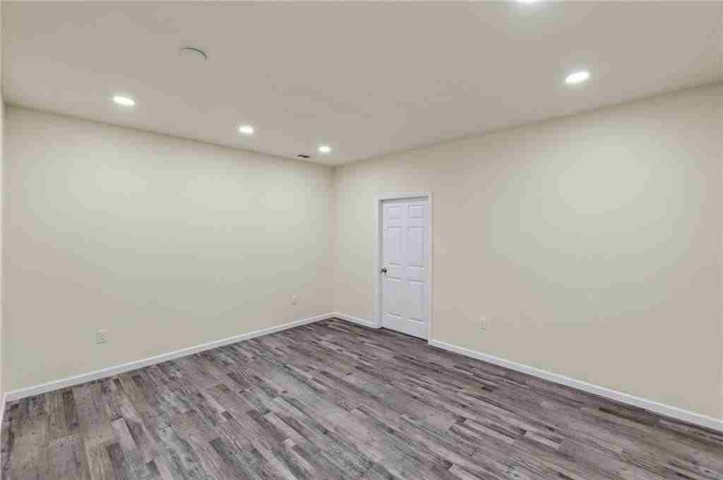 160 Janney Cir - Photo 3 of 32