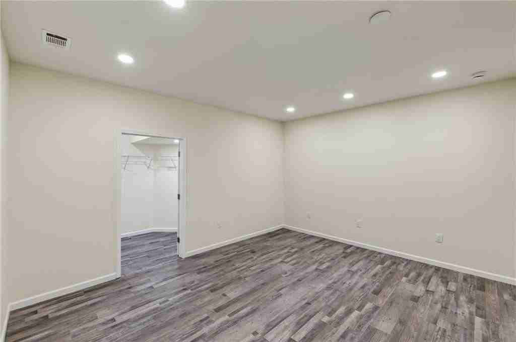 160 Janney Cir - Photo 4 of 32