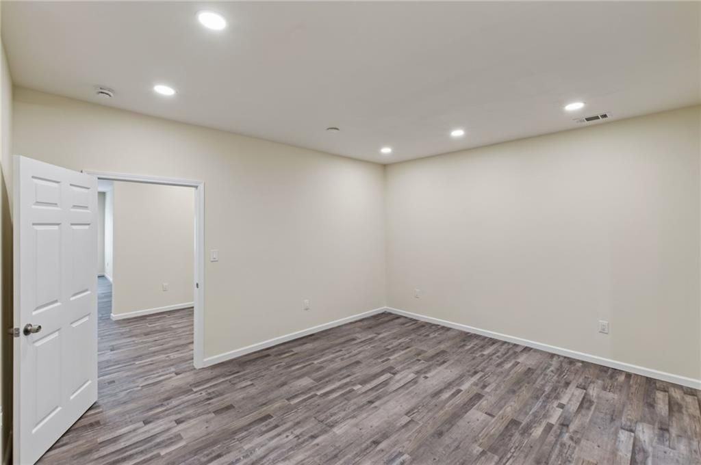 160 Janney Cir - Photo 6 of 32