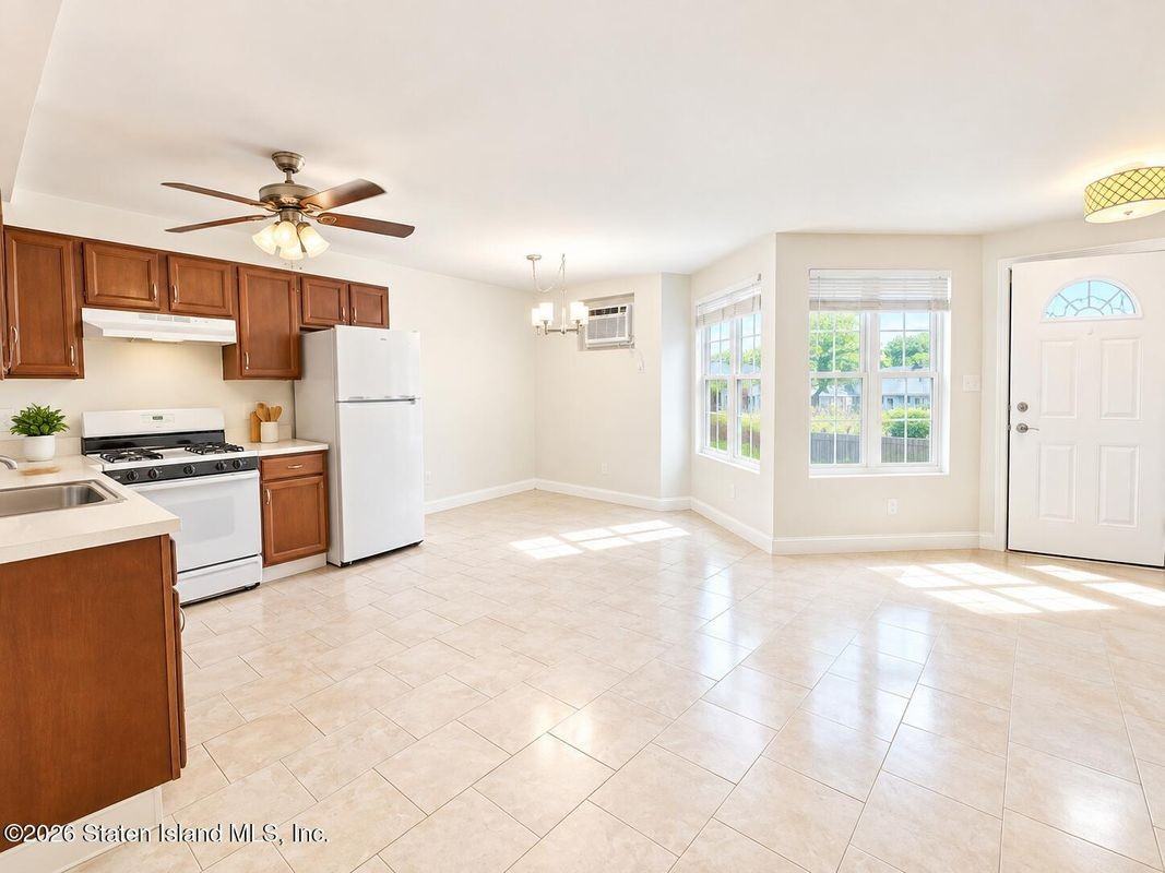 27 Malibu Ct - Photo 2 of 6