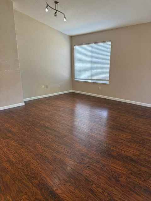 1491 Velasquez Ln - Photo 4 of 16