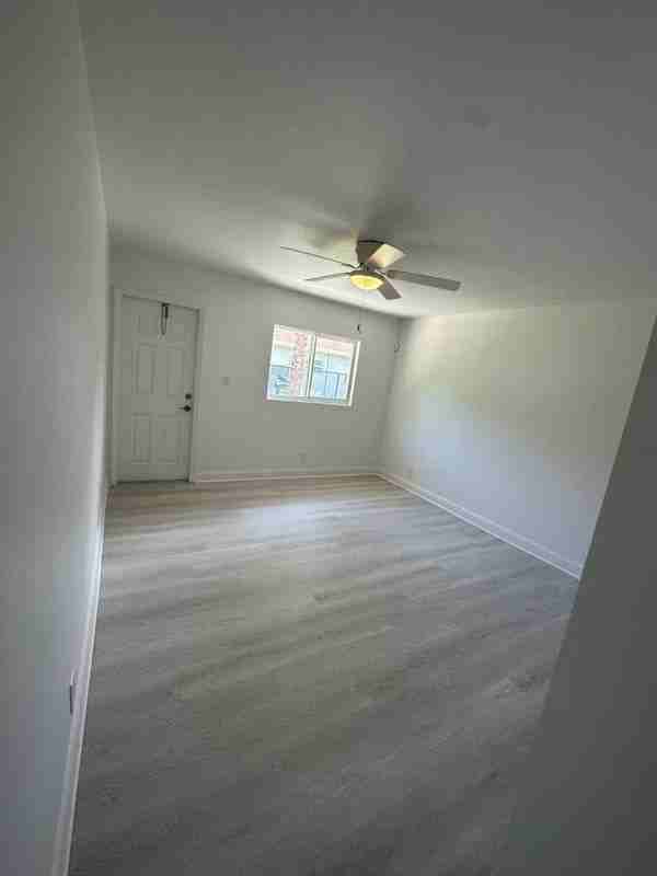 739 S Swinton Ave ##3 - Photo 2 of 3